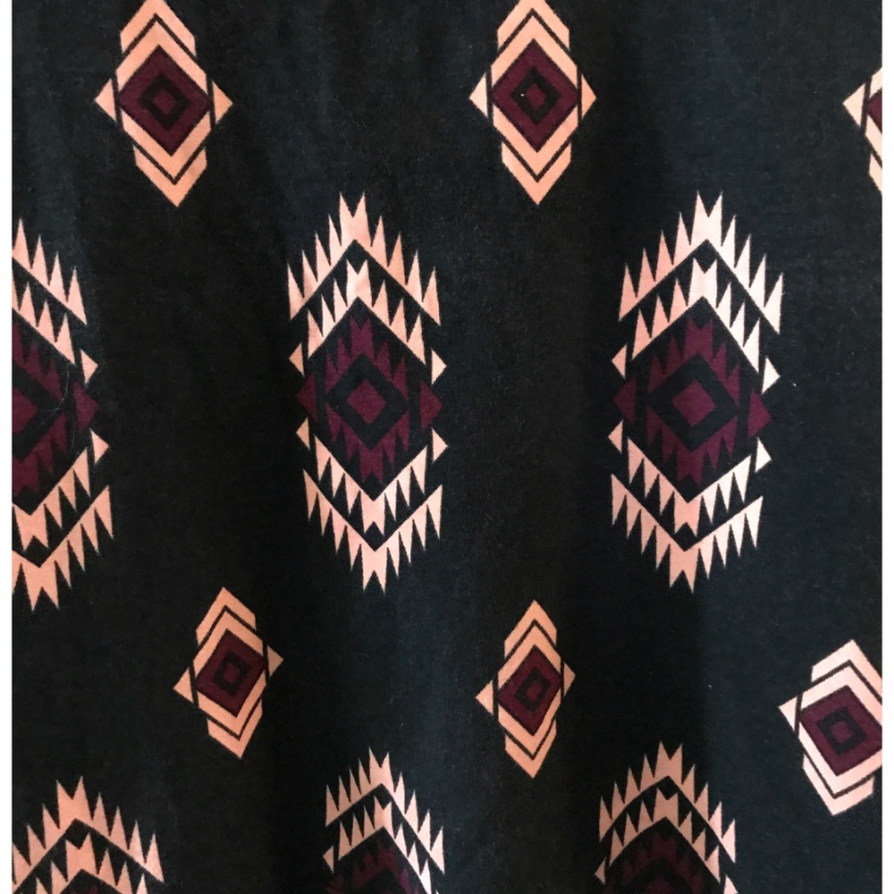 Geometric Print Crop Top - Picture 2 of 7
